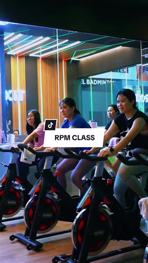 Kelas RPM Roxit siap bikin jantungmu berdetak cepat 💥 Dibimbing oleh instruktur profesional, dengan musik yang nge-push energi kamu sampai finish line 🏁 💪 Burn kalori ✔️ 🚴‍♀️ Tingkatkan daya tahan ✔️ 🎶 Nikmati beat-nya ✔️ #roxitgym #rpm #fyp #trending