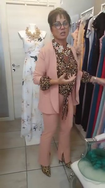 Capi dalla 40 alla 54 😍💯 Spedizioni in Italia ed Europa 💯 Per ordini scrivere su WhatsApp 3487597730/3495083457😘 | Gabriesse abbigliamento donna