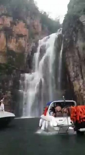 Momentos das tromba d’água antes do desmoronamento da rocha em Capitólio/MG #fyy #viral #capitoliomg #acidente #fyyy #viralizar