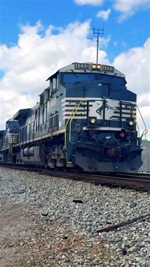 Northfolk Southern #4880 manifest riding on the east end of no villa rica