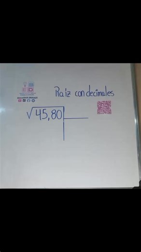📐 Raíz cuadrada con decimales Para calcular la raíz cuadrada de un número con decimales, puedes convertirlo en entero moviendo el punto decimal en ambos lados. 👉 Ejemplo: √2.25 ✔️ 2.25 → 225 (muevo 2 lugares) ✔️ √225 = 15 ✔️ Regreso el decimal → 1.5 ➡️ √2.25 = 1.5 #RaizCuadrada #Decimales #Matemáticas #AprenderEsDivertido #Educación #Numeros #TipsDeEstudio | Educativos Digitales