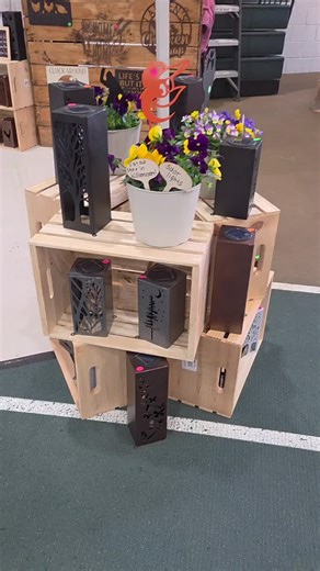 💐🪷🪻🌼🌷Here early this morning at the 30th Annual HCC Alumni Flower & Garden Show with a restock from our store inventory. Our new tent banner came yesterday, so we also got it framed and attached up above 😍 Doors are open 10-4 today! Stop by and shop our wide selection of garden signs (and we have hats, too!) 💐🪷🪻🌼🌷