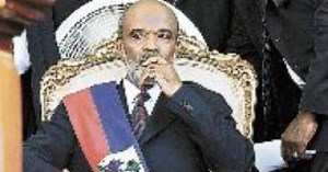 René Preval asume la presidencia de Haití