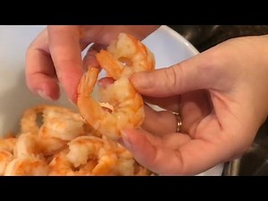 shelling SHRIMP 🍤 “hack” (getting the entire tail peeled)
