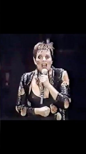 Liza Minnelli performs Cabaret (1981)