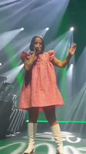 Alizee - LA Isla Bonita - Concert Olympia 7 September