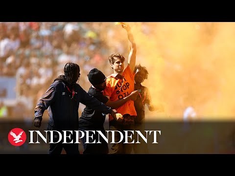 Moment Just Stop Oil protesters disrupt Premiership Rugby final
