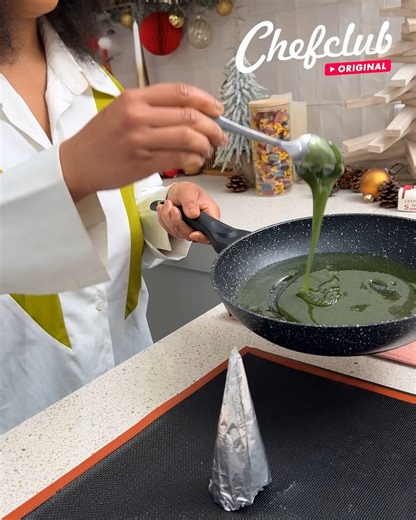 Holiday Snow Globe Cake! There's snow other dessert like it ❄️🔮 | Chefclub Network