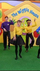 Here comes a bear, stomping stomping… 🐻👏 This fun rhyme is all about building anticipation for the little ones! The repeated patterns keep them engaged, helping them guess what’s coming next. It’s like a mini brain workout with every stomp! Can your toddler keep up? 😄 #TheWiggles | The Wiggles