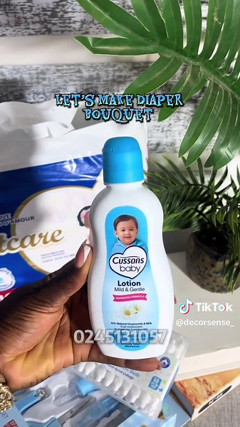 Unique Baby Boy Gifts: Diaper Bouquet Ideas