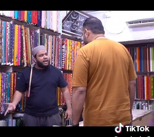 Main Salesman Nhi Ho Prank on the Public