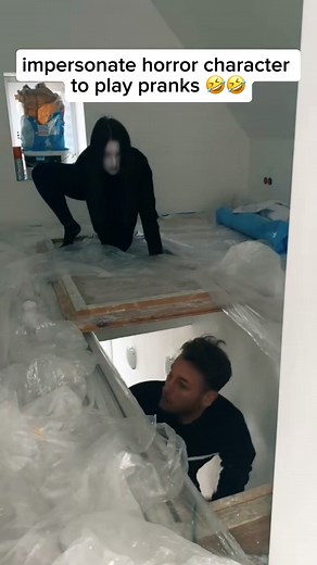 46K views · 951 reactions | Scary prank 藍#fun #funny #prank #scared #scare #jumpscare #funnyprank #thenun #藍藍藍 | UsFunniestvideo | Facebook