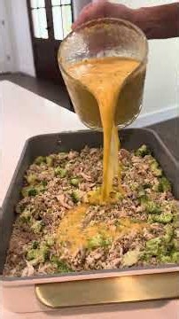 Cheesy Broccoli Rice Chicken Casserole! Sooo easy!!