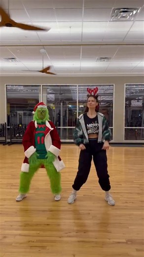 When the Grinch steals the @zumba dance floor & our 💚 | LA Fitness