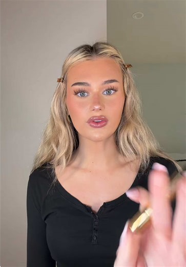 this is the best I’ve ever looked I think??!! 💋 what do you guys think? #makeuptutorial #grwm #beauty @Hourglass Cosmetics