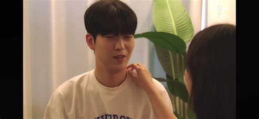 Kissing with perfect sound effects#fyp#kiss