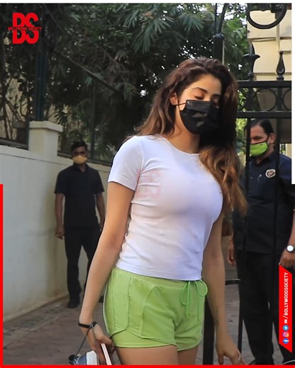 Janhvi Kapoor Spotted At Arjun Kapoor House, Khushi Kapoor Spotted At Juhu With Her Bestie, Aarti Singh Spotted At Lakshmi Gym, Malaika Arora Spotted Post Meeting At Bandra, Maheep Kapoor Spotted At Kromakay In Juhu. #JanhviKapoor #KhushiKapoor #MalaikaArora #AartiSingh #MaheepKapoor #spotted #celebrity #bollywood | Bollywood Society