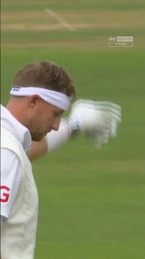 Joe Root pays tribute to Graham Thorpe while celebrating his century at The Oval ✨