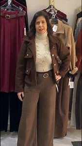 ✨ Look ideal para el día a día ✨ 🤍 Pantalón de pana · 21,95 € 🧥 Chaqueta shopping · 23,95 € 🖤 Jersey cisne · 12,95 € Ya lo tenéis disponible en tienda física, en nuestra página web y por WhatsApp 📲 👉 625 54 22 06 ¡Un conjunto cómodo, calentito y con estilo! 🤍 #moda #mujer #mujerconestilo #joven #look | GOVA Clothing