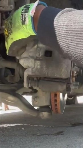 2015 Nissan Altima Front Brake Pads and Rotor Replacement