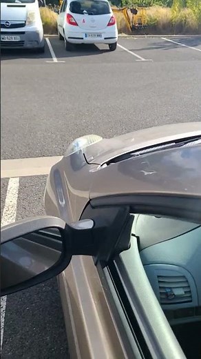 Comment ouvrir le capot bloqué Nissan Micra. How to open the hood.