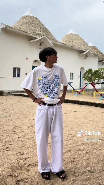 Beach Outfit Ideas: Streetwear OOTD for Women