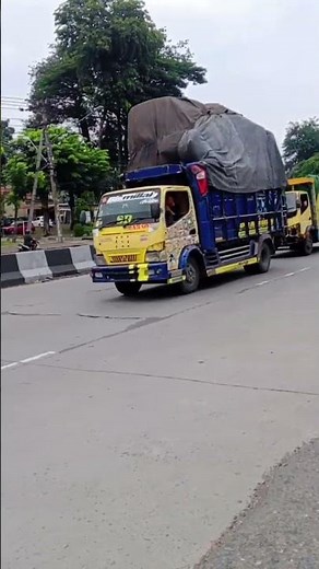 suka menolong Mitsubishi Fuso Canter tarik Canter