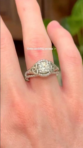 A Celtic knot diamond wedding ring set INSPO for you! 😍