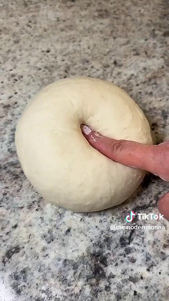 Easy Homemade Pizza Recipe for Restaurant-Style Flavor