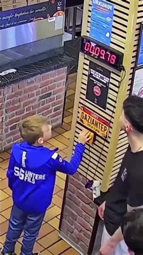 Restaurant kebabjerman tantang anak kecil stop timer di detik 10nggak yangkaberhasil 😲 #shorts #lucu