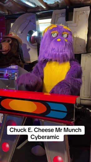 Restoration of Chuck E. Cheese Mr Munch Animatronic