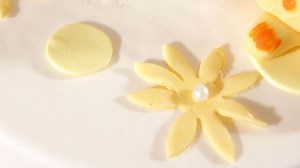 How to Make Fondant Daisies
