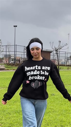 Soukaina rezzouqi on Instagram: "@aura_shop_duo 🫶🏻🖤🤎"