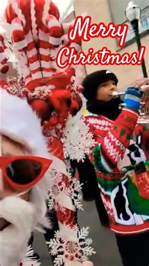 Kickapoo High School Band at the Springfield Christmas Parade! 2025 #christmas #christmasshorts