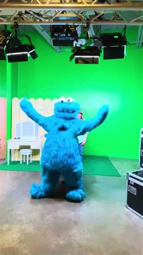 Cookie Monster makes this kid smile so big #sesamestreet #shorts