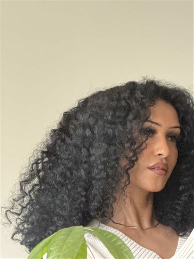 Washday✨ Usually when I do my braid outs, I do them on blow dried hair but this time I did it on damp hair and the curls turned out so good! 🤎 @K18 Hair Detox Shampoo pH protective shampoo Protective conditioner @AG Care Leave on conditioner @Fable & Mane smooth & shine hair oil @Garnier Canada Anti-frizz serum @TOPICALS clarifying & calming mask #washdayroutine #braidout #overnightcurls