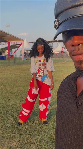 Nothing beats a supportive partner 😂 😂😂Ofcourse I had to be her tripod @Pricky🦋💖 on this fire DC by @Official tekilar💦 #colloblue_udc #theclusterke #naekwatunagraceyagod