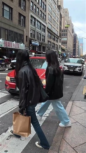 (Title):"8th Avenue Manhattan - Energy ofNYC!"