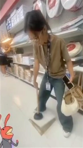 أرادت اظهار جودة المنتوج للزبائن ولاكن..!👌