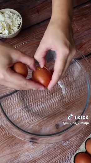 Carski mafini za dva obroka - recepti sa feta sirom i salamicom