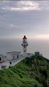 潮汕地区看海上日出最美的地方，表角灯塔。秒杀南澳岛的灯塔景观，目前道路可通达，知道的人很少，平时可以直接开车上来，旺季可能会塞车。汕头海底隧道开通后，从市区5:00出发，6点到达就可以看日出了！比去南澳岛方便多了