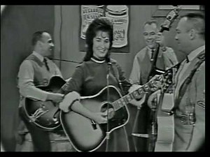 Loretta Lynn - Everybody's Somebody's Fool