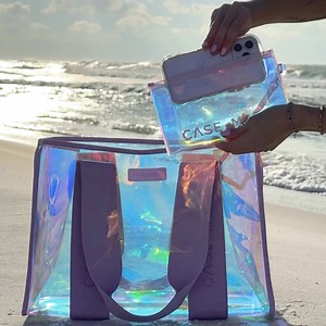 Fold it flat to pack, or use it as your beach carryall— this 5-star beach bag is perfect for beach trips, pool days and more! | Case•Mate