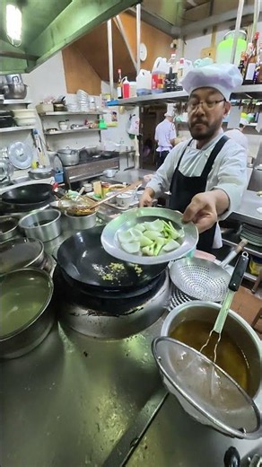 Stir-Fried Beef with Oyster Sauce #food #cooking #youtubeshorts #shorts #kitchen #foodie #homecui...