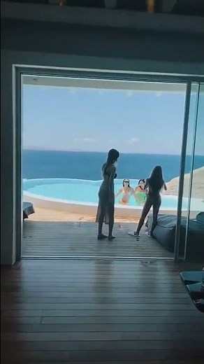 Ben Azelart, Hannah Thomas, Andrew Davila and Lexi Rivera enjoying vacation #peace #love