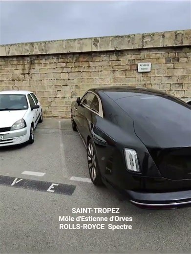 ROLLS ROYCE Spectre à Saint-Tropez, Môle d’Estienne d’Orves