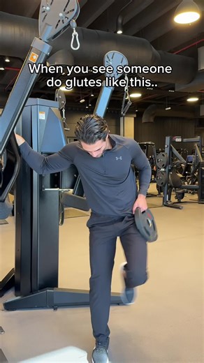 If you want to build muscle and stop wasting time in the gym, I made a 4-week plan for you. Link in bio. When you see someone training glutes like this.. 👀 I know this exercise might look a bit weird haha! But before you judge, try it out, you’ll definitely feel it 💪🏽 Hold onto a pillar for stability ✅ Stand on one leg and push your hips to the side to stretch the glutes ✅ From there, explode up while lifting the other leg to the side ✅ keep your upper body preferably upright ✅ This mainly ta