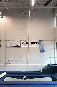 #TRICKTUESDAY // Porpoise Pike Does your barani ballout tend to travel? Try mastering porpoise pike! It doesn’t matter what position your barani ballout is, if you want to stay in the middle, you must be able to do porpoises in the middle. Here's how: 1️⃣ Land flat on your back, evenly distributing weight from the shoulders to the tailbone 2️⃣ Land with your legs at a 90-degree angle from your hips, with feet and hands pointing towards the ceiling 3️⃣ As you bounce off your back, imagine kicking