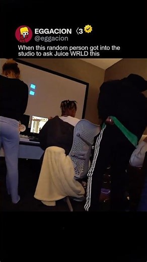 WHEN THIS RANDOM PERSON SNUCK INTO THE STUDIO TO ASK JUICE WRLD THIS…