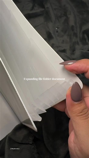 Organize Your Documents with Expanding File Folders